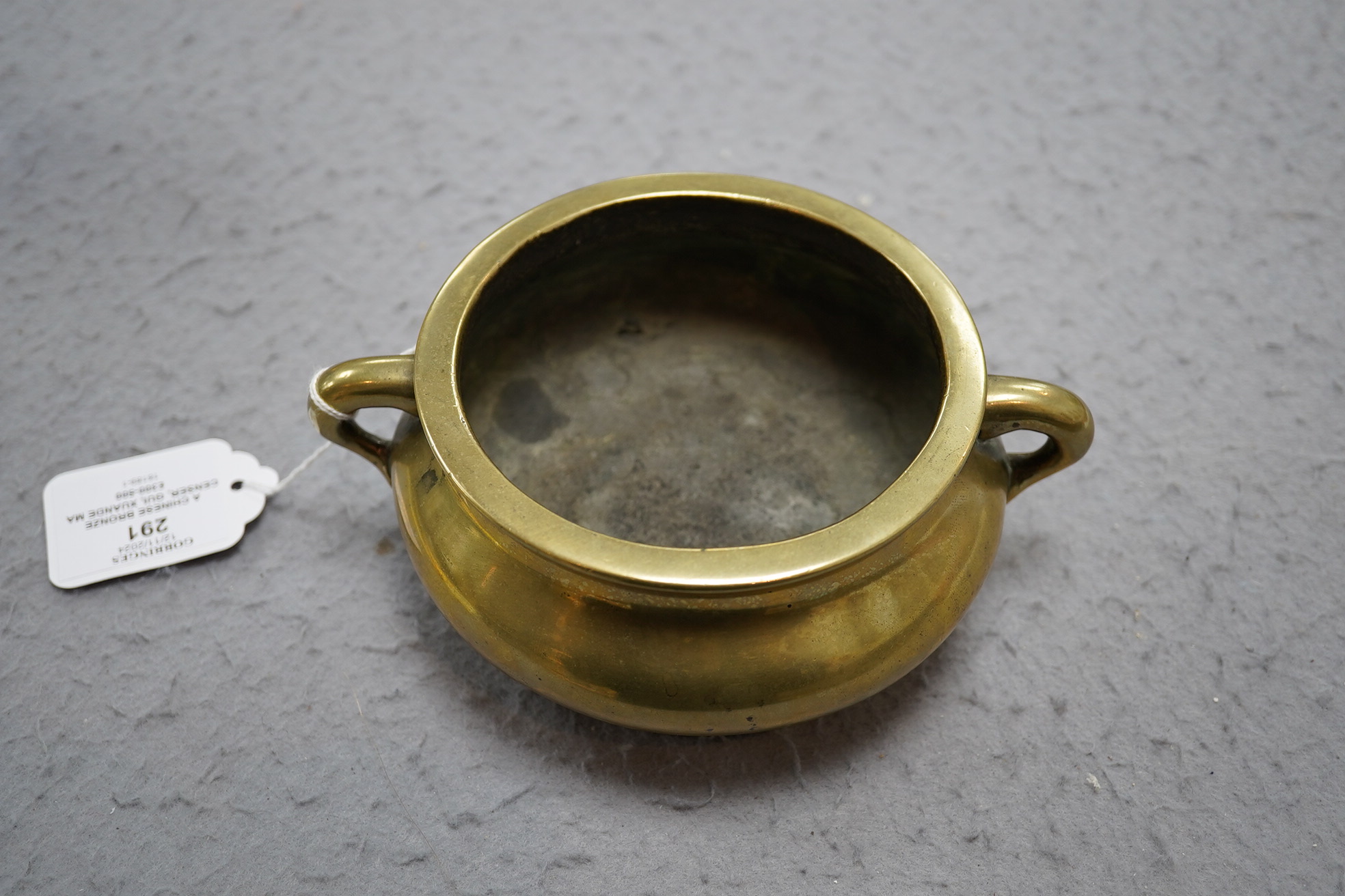 A Chinese bronze censer, gui, Xuande mark, 18th/19th century